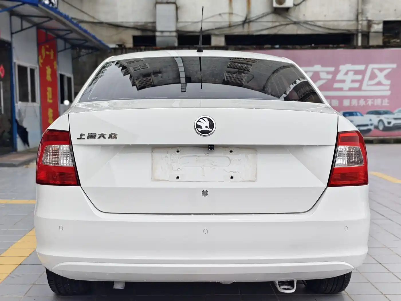 Škoda Rapid 2016 1.6L Manual Pioneer Edition фото 17