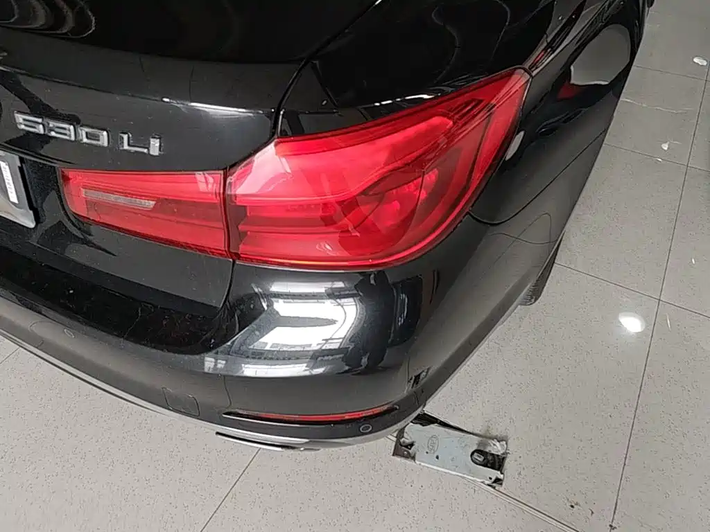 Photo 8 - BMW 5 Series