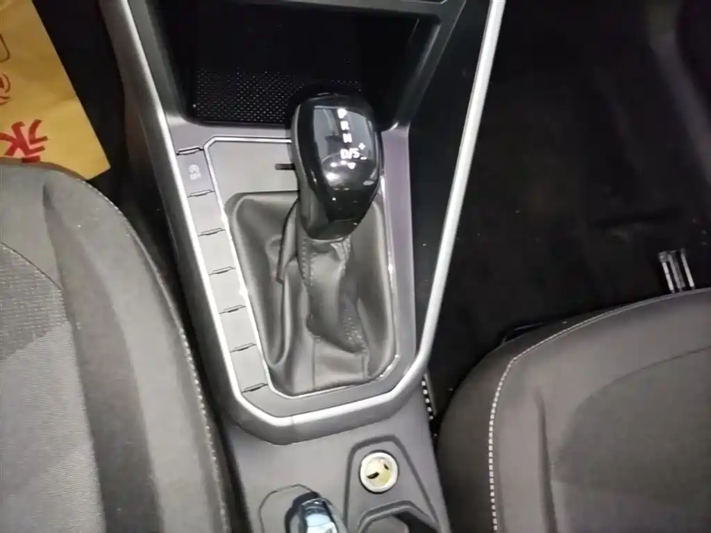 Volkswagen Polo 2019 Plus 1.5L Automatic Panorama Enjoyment Edition фото 14