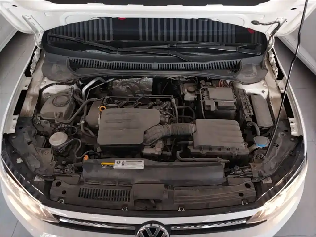 Volkswagen Polo 2019 Plus 1.5L Automatic Panorama Enjoyment Edition фото 20