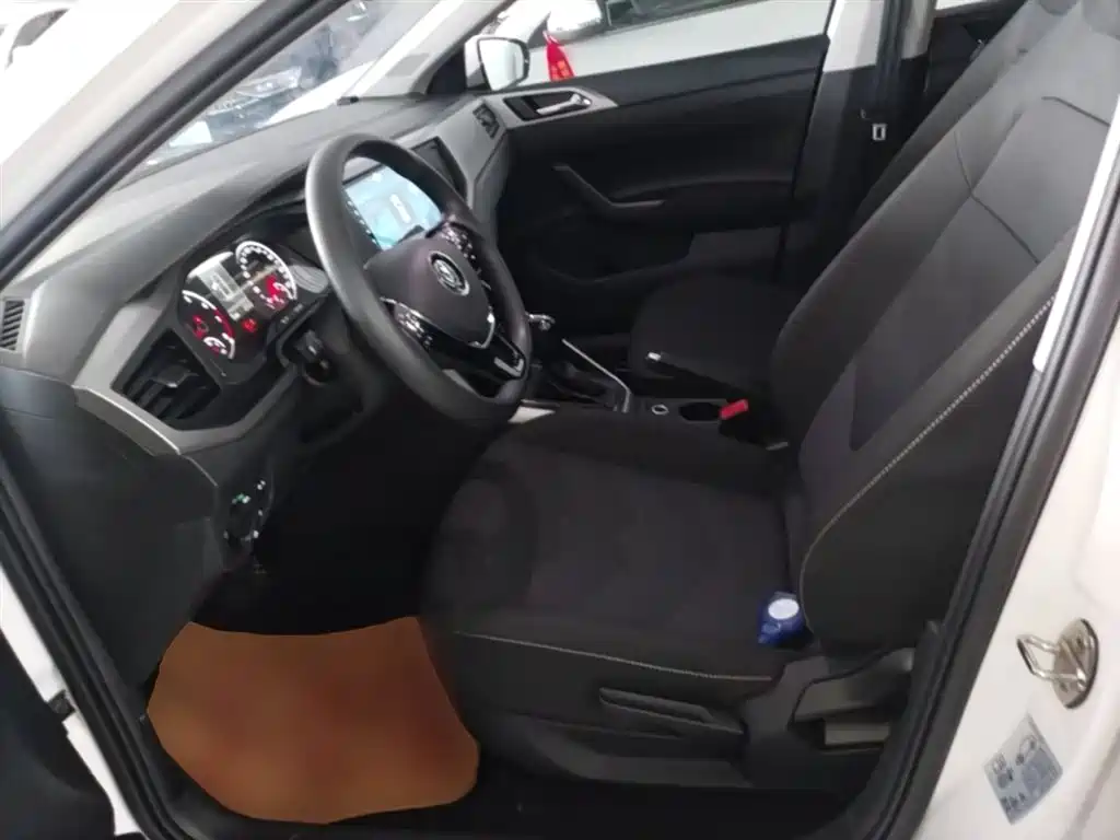 Volkswagen Polo 2019 Plus 1.5L Automatic Panorama Enjoyment Edition фото 15