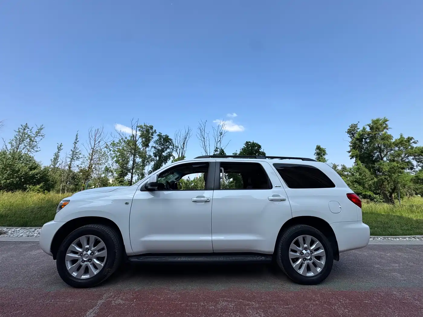 Toyota Sequoia 2010 5.7 Platinum Edition фото 2