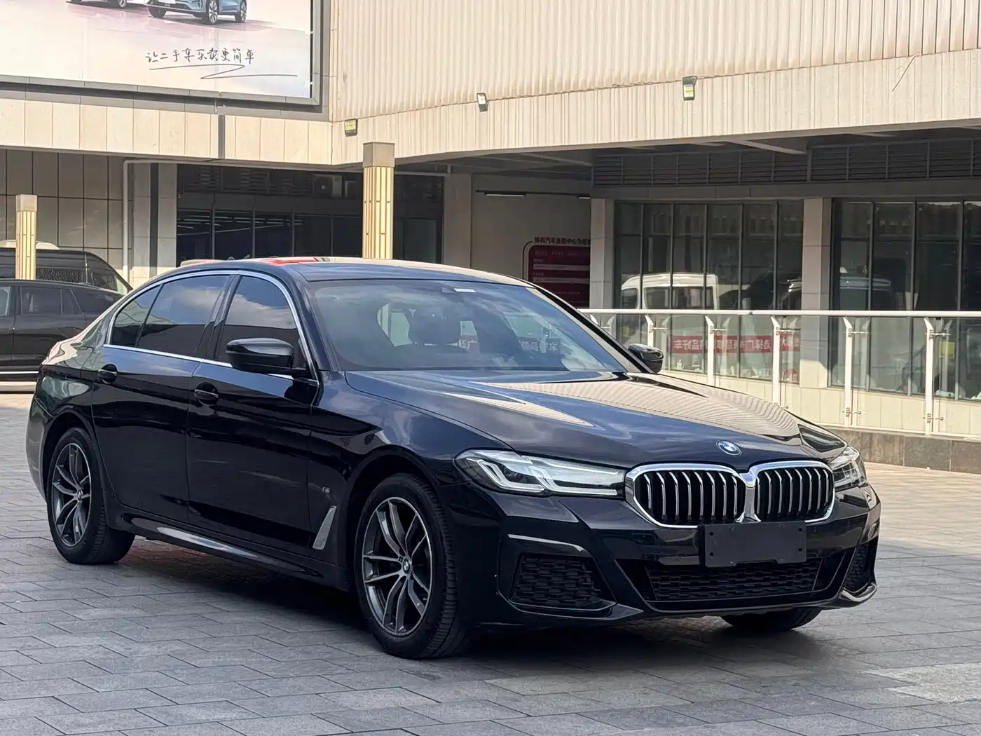 BMW 5 Series 2021 525Li M Sport Package фото 3