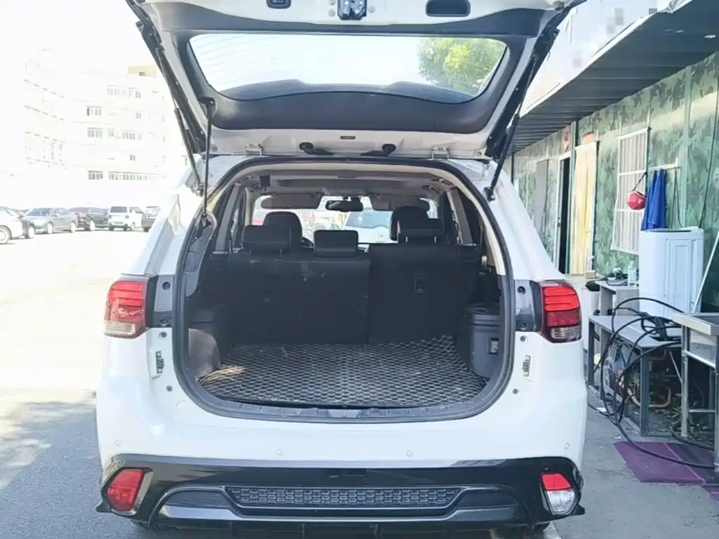 Mitsubishi Outlander 2022 2021 2.4L 4WD Yaodong Edition 5-seater