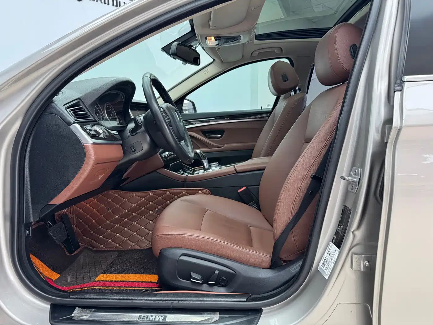 BMW 5 Series 2014 528Li Leading Edition фото 5