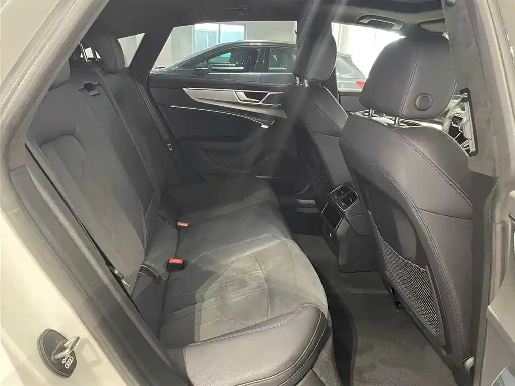 Audi A7 2023 Model 45 TFSI Premium Selection Edition фото 8