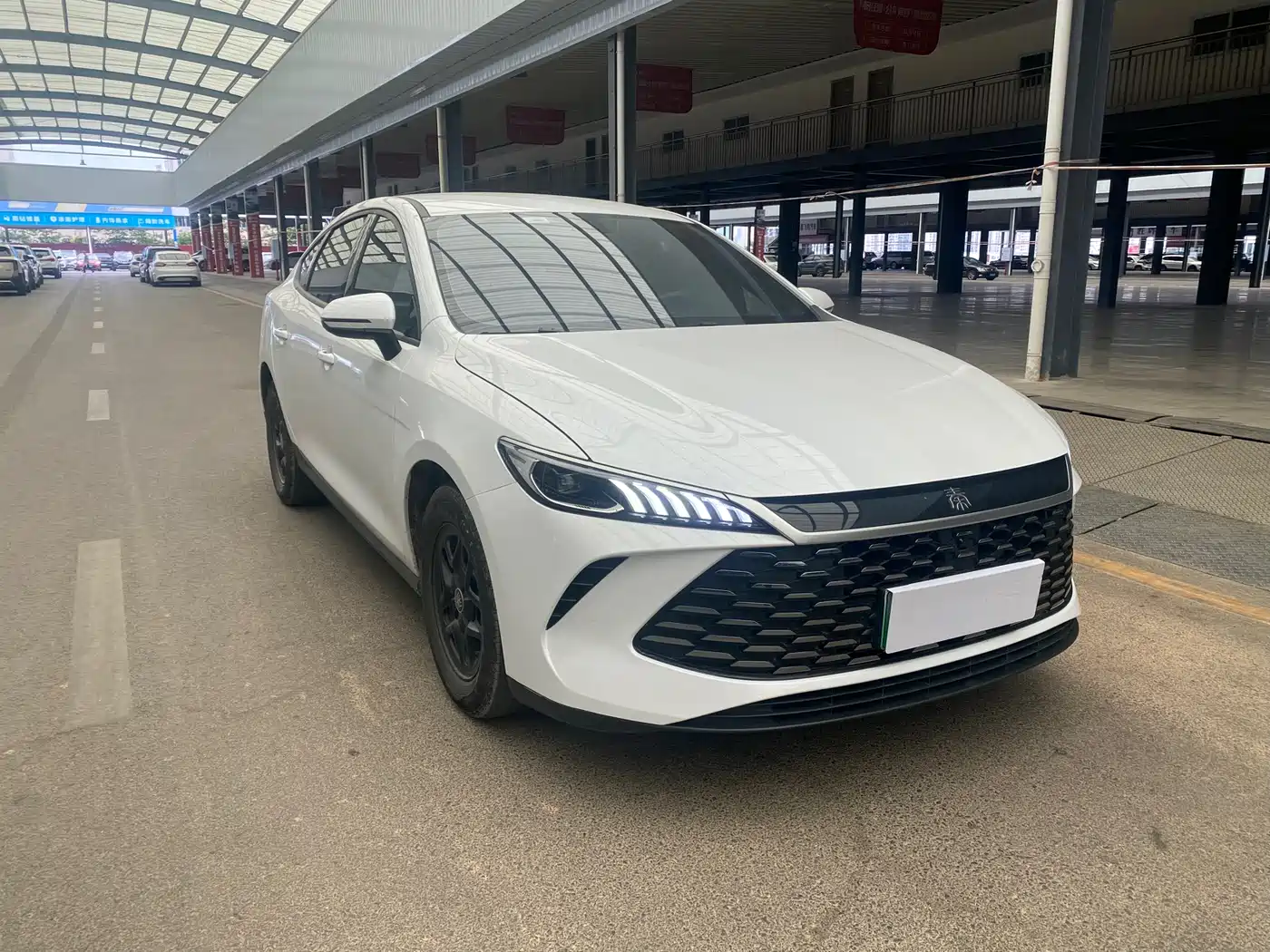 BYD Qin PLUS 2025 DM-i Smart Drive 55KM Leader фото 3