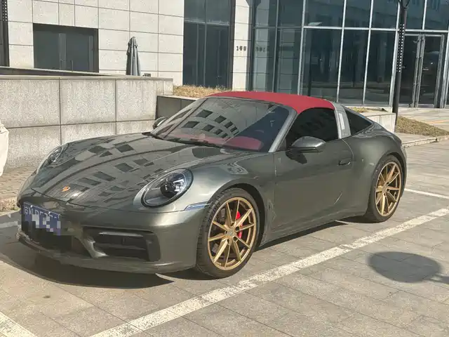 PORSCHE 911