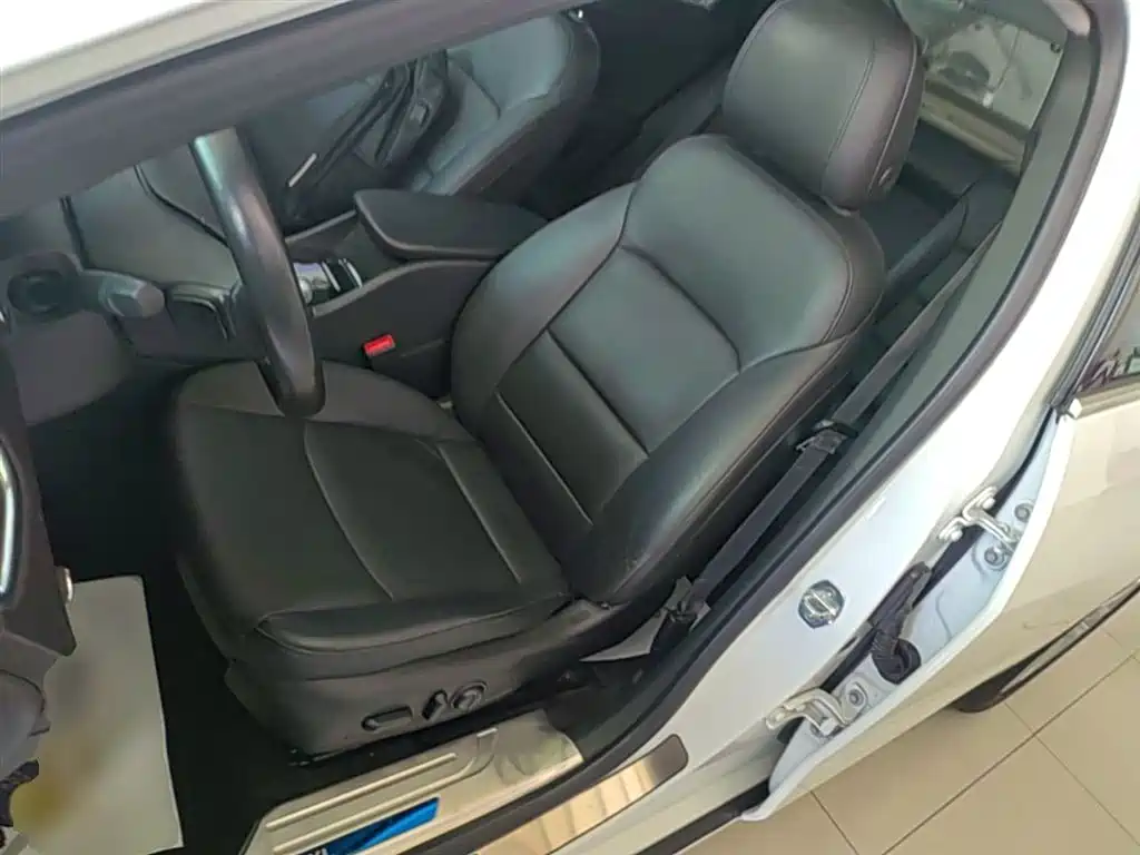 Chevrolet Malibu XL 2017 1.5T Auto Sport Edition фото 15