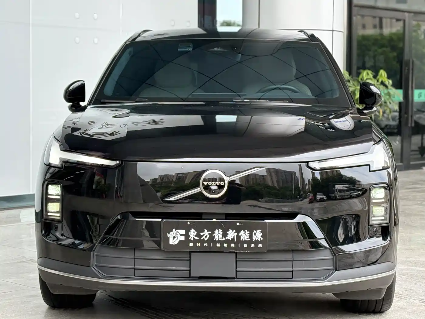 2026 Volvo XC70 Plug-in Hybrid