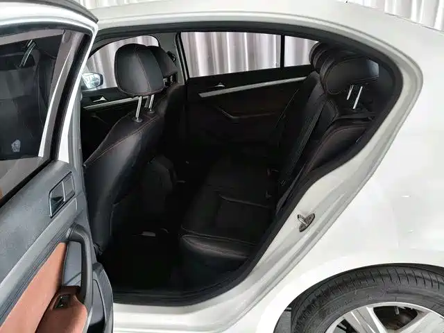 Volkswagen Lavida 2017 1.6L Automatic Trend Edition фото 7