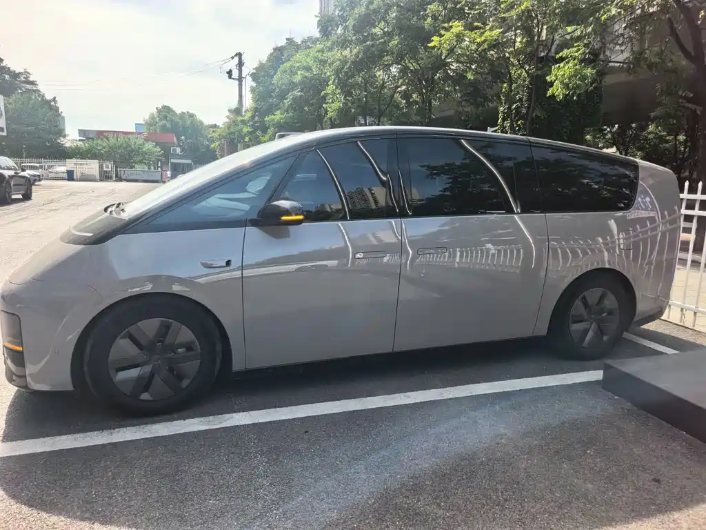 Li Auto MEGA 2025 2025 Model Home Family Special Edition