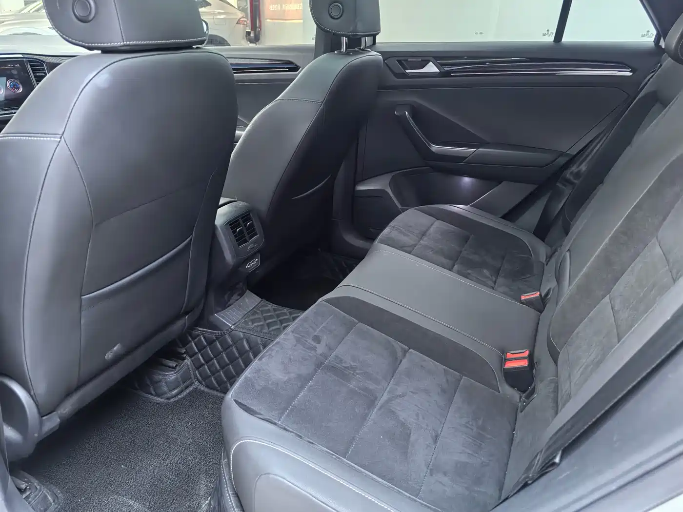 VOLKSWAGEN T ROC EXPLORING SONGS