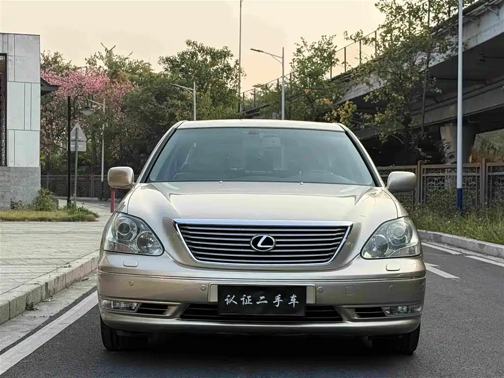 Фото 1 - Lexus LS