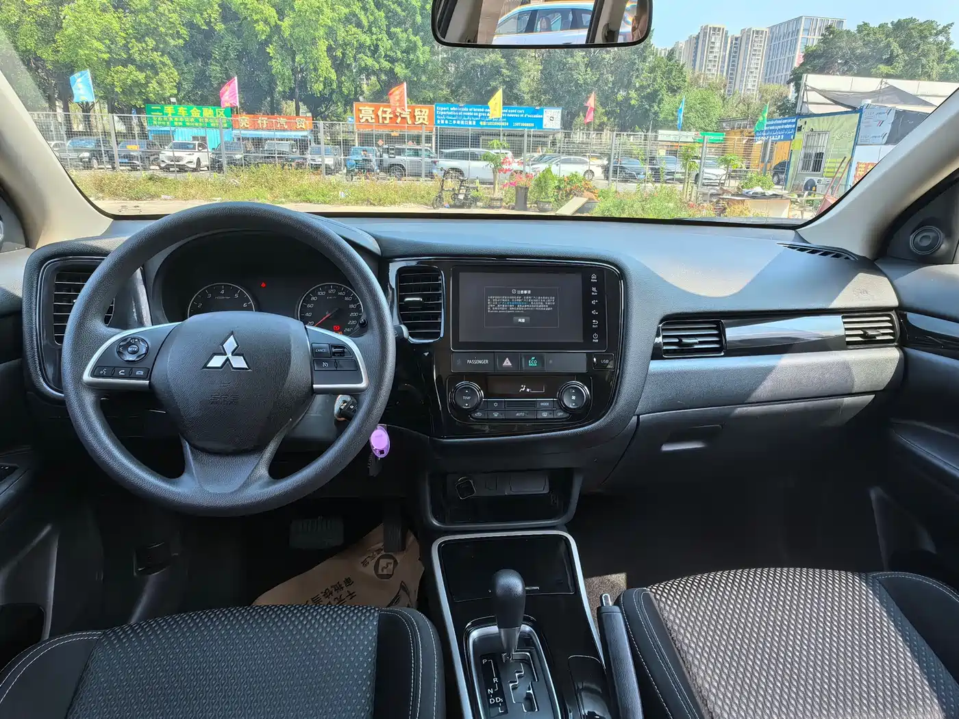 MITSUBISHI OUTLANDER