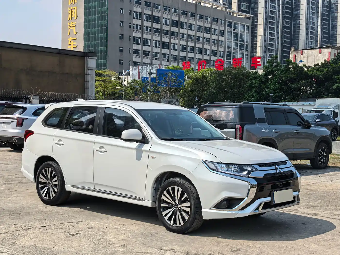 MITSUBISHI OUTLANDER