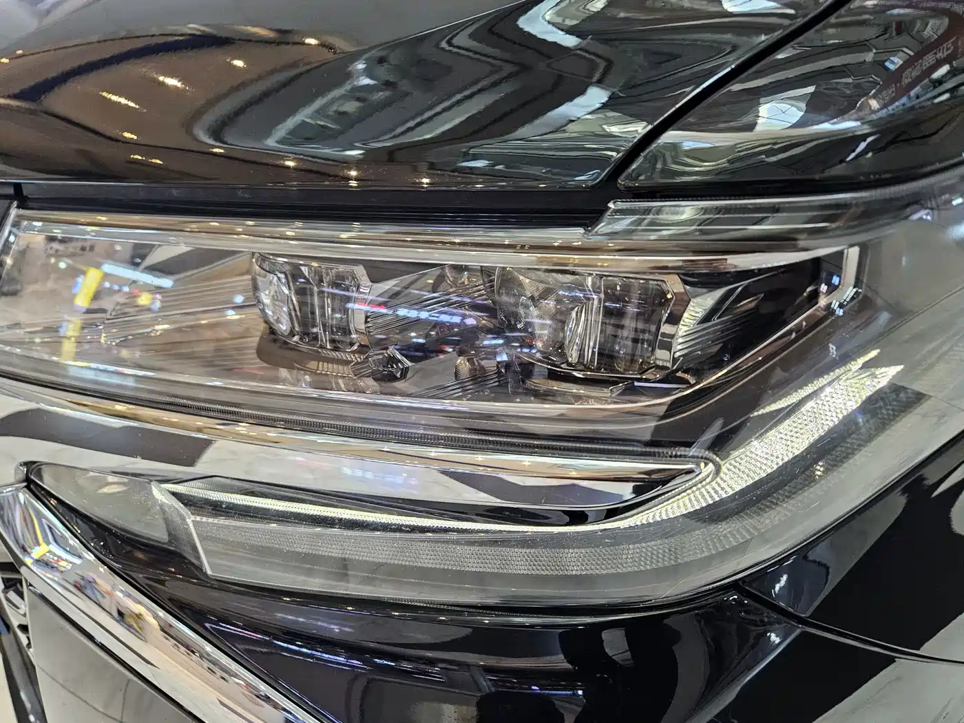 Toyota Alphard 2019 Hybrid 2.5L Premium Edition фото 4