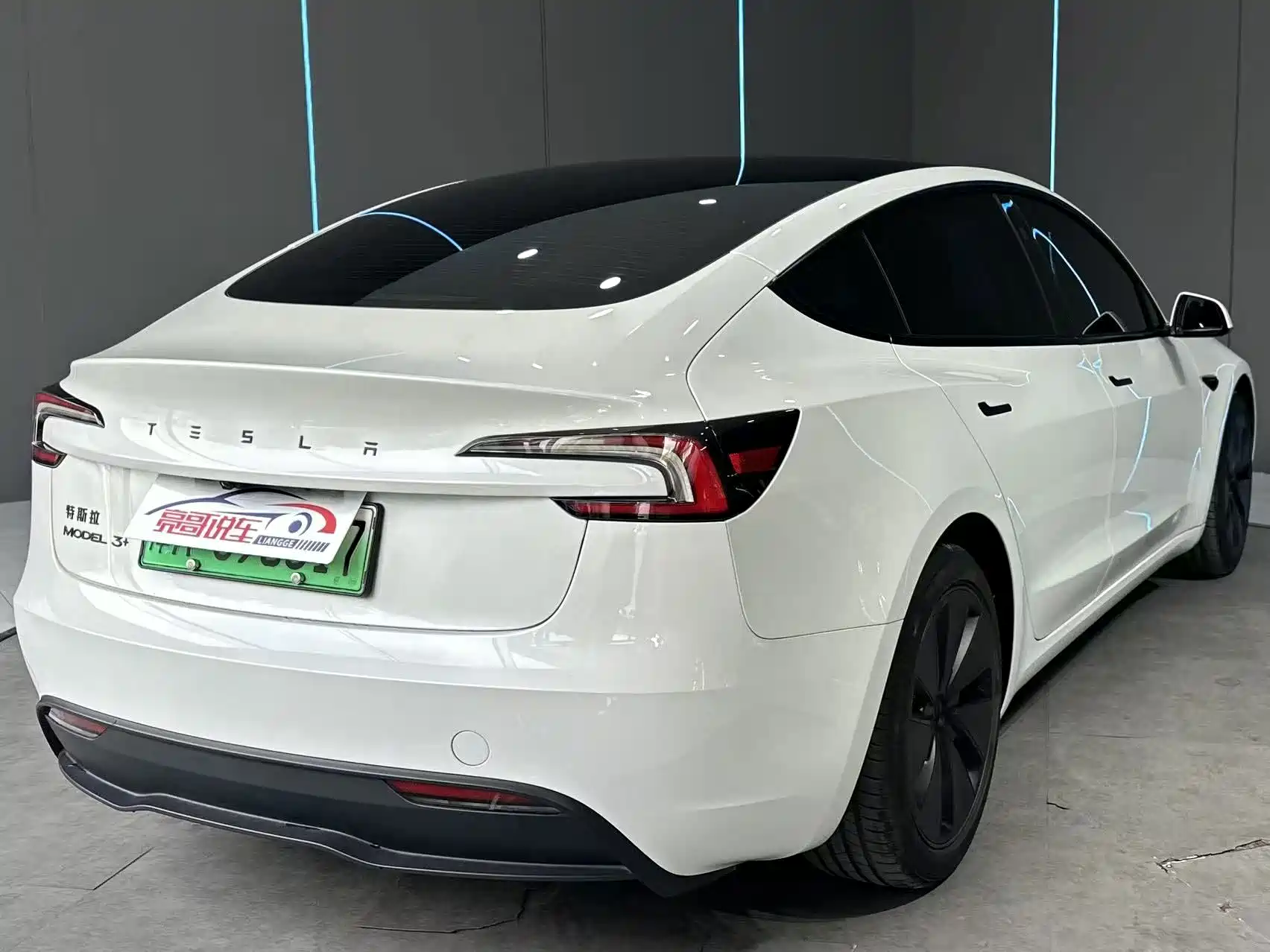 Фото 6 - Tesla Model 3