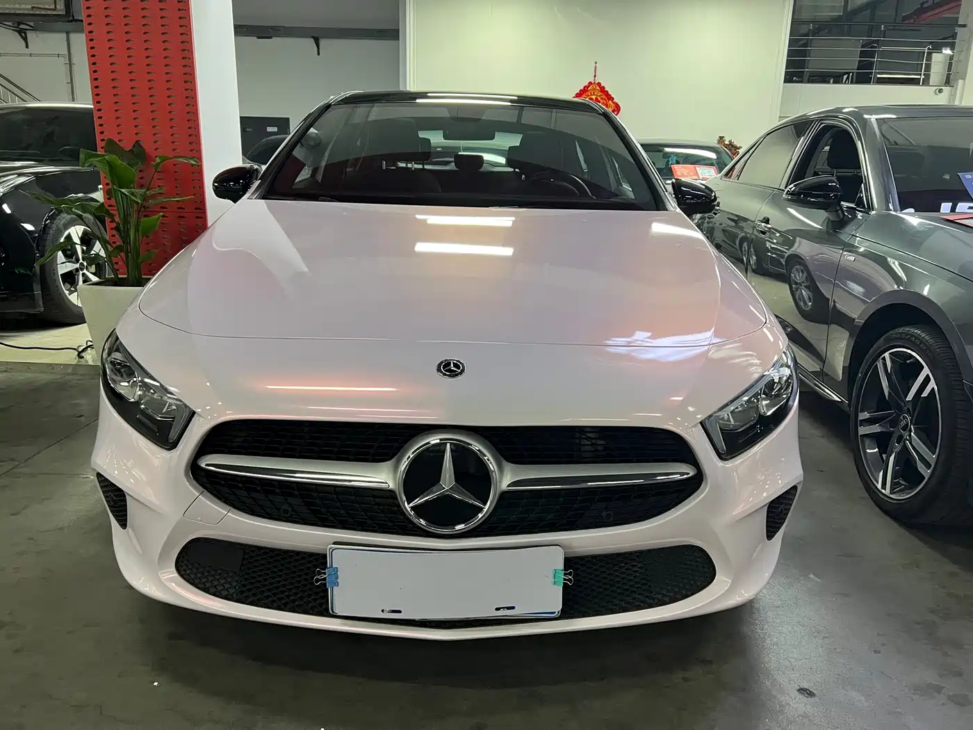 Mercedes-Benz A-Class (Import) 2019 A 200 Fashion Version фото 2
