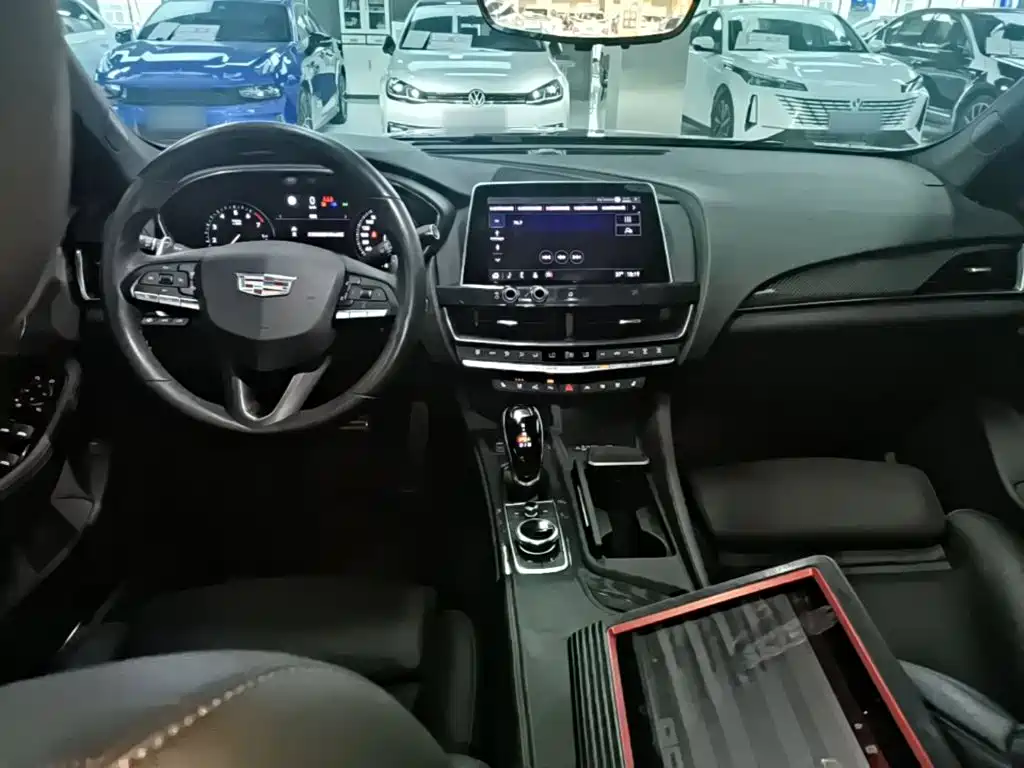 Фото 10 - Cadillac CT5