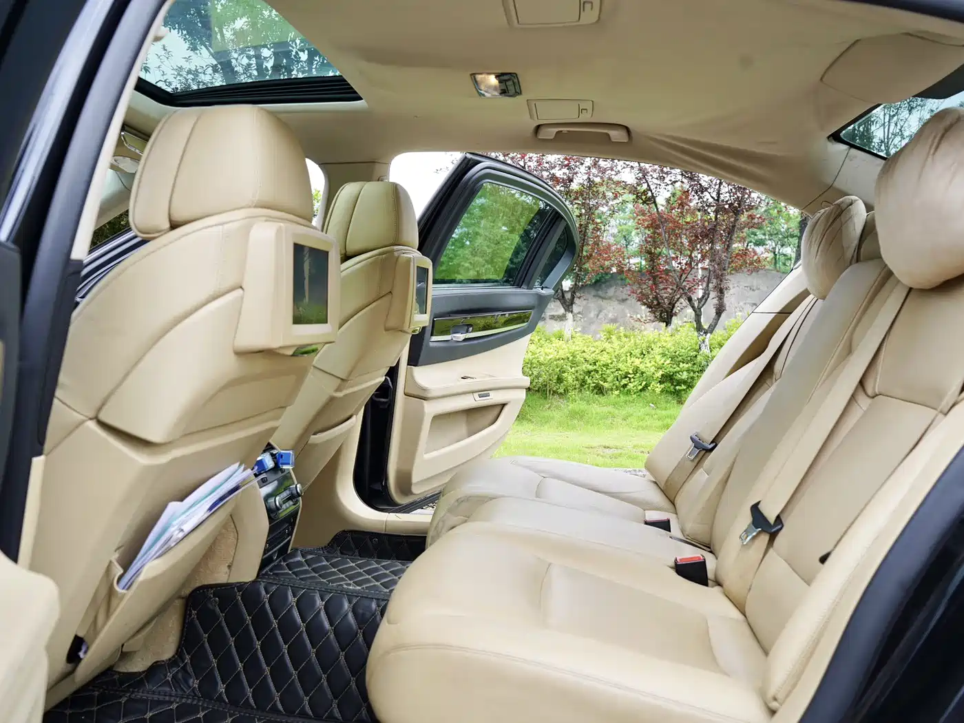 BMW 7 Series 2011 740Li Steinway Limited Edition фото 14