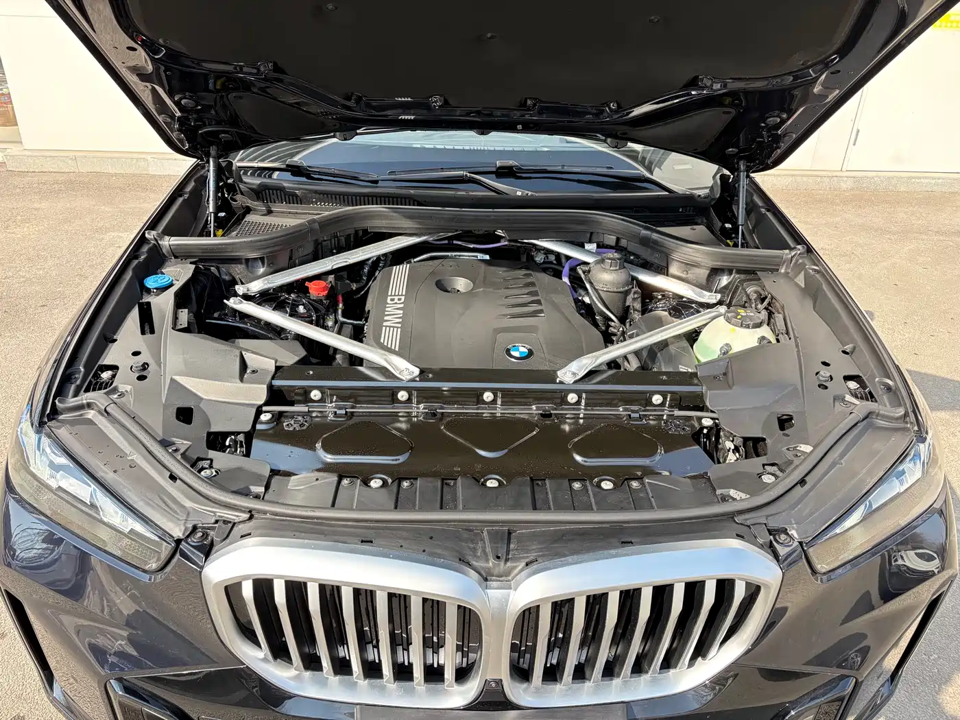 BMW X5 2025 Model xDrive 40Li M Sport Blackout Package фото 7