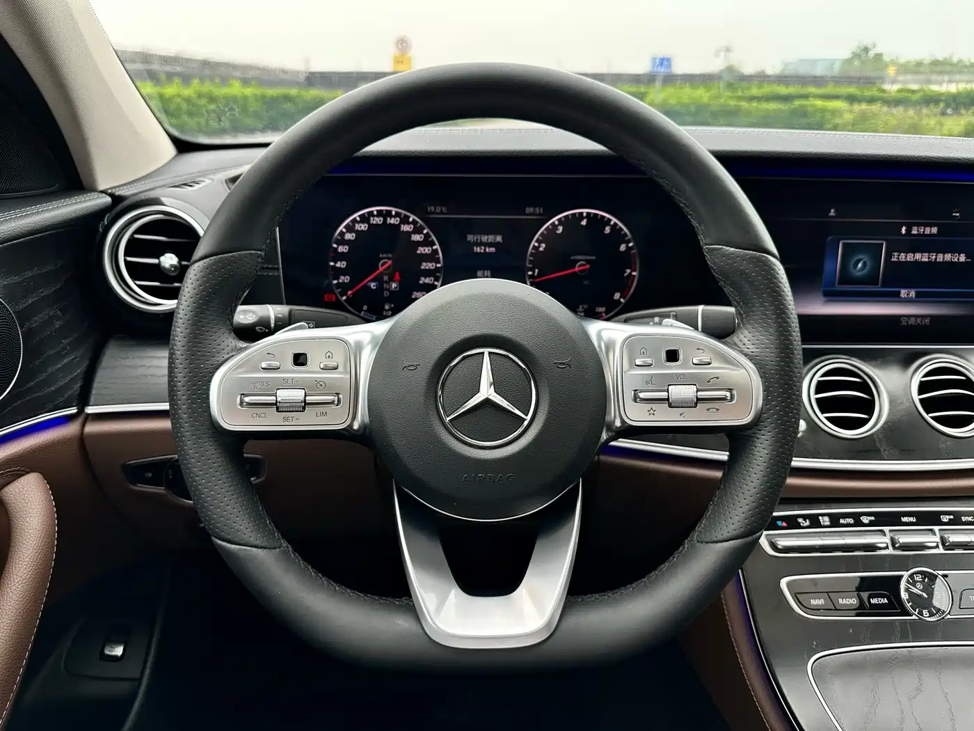 Mercedes-Benz E-Class 2019 E 200 L Sport фото 18