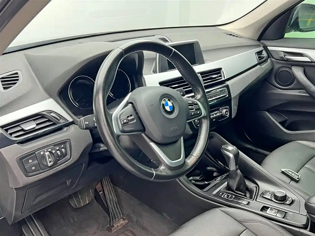 BMW X1 2019 sDrive18Li Fashion Model фото 14