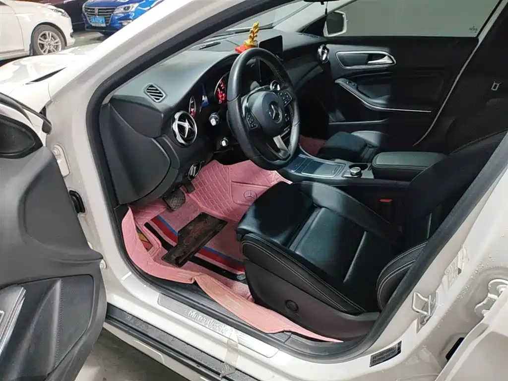 Mercedes-Benz GLA 2017 GLA 200 Dynamic фото 11
