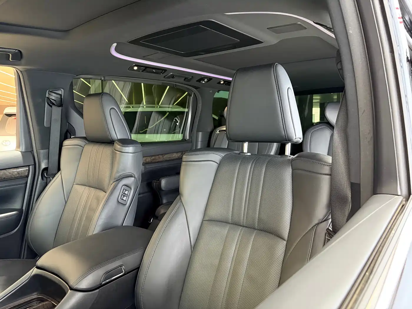Toyota Alphard 2021 Hybrid 2.5L Premium фото 12