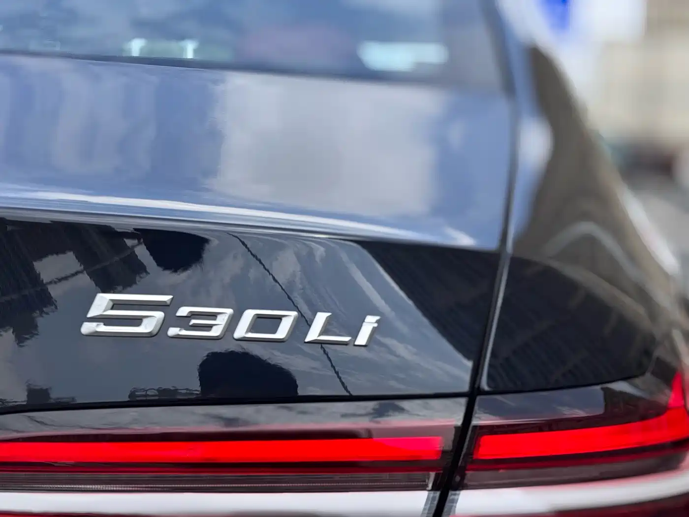 BMW 5 Series 2025 530Li Leading M Sport Package фото 9