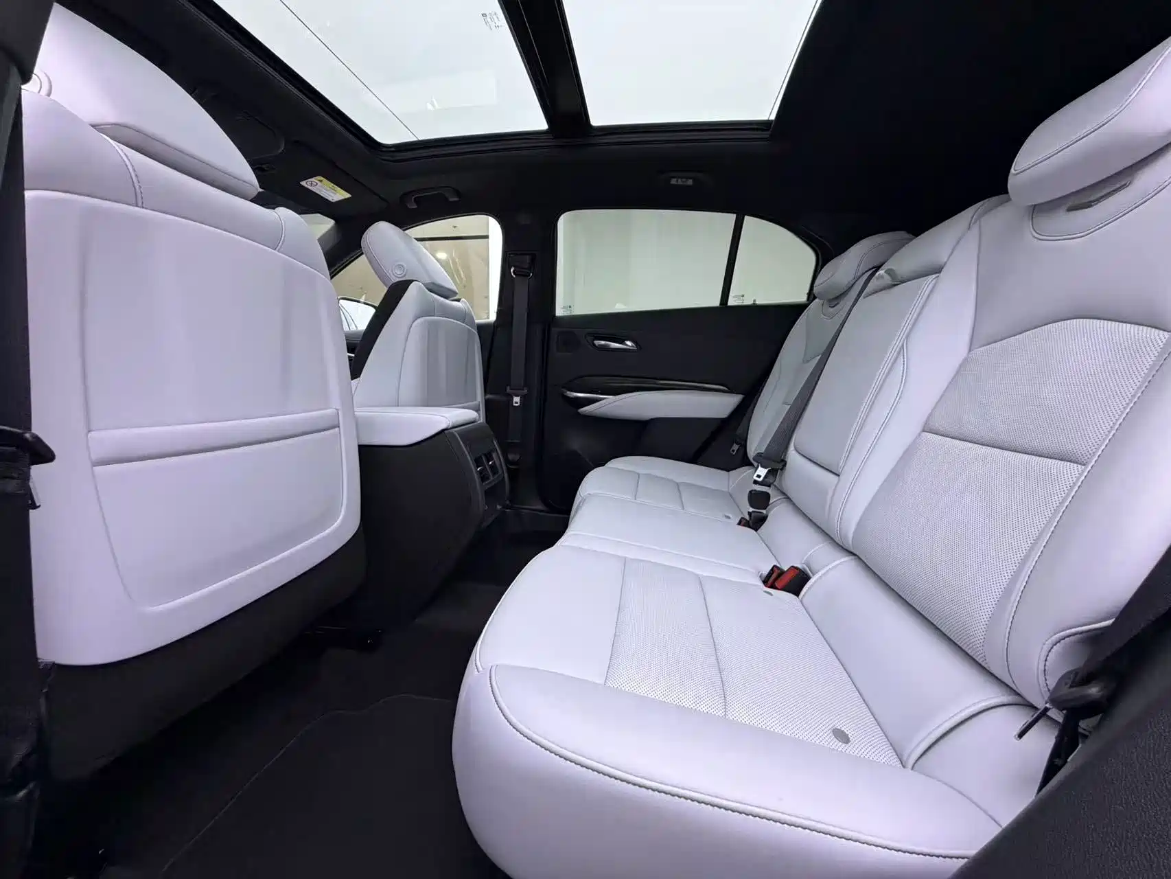 Фото 9 - Cadillac XT4