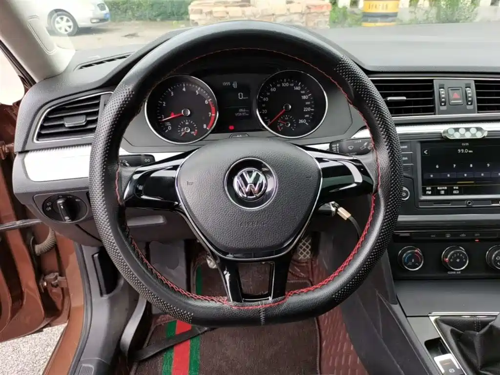 Volkswagen Lamando 2017 230TSI Manual Trend Edition фото 11