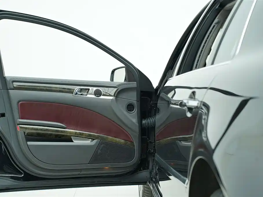 Volkswagen Phaeton 2011 4.2L V8 4-seat Extended Individual Edition фото 11