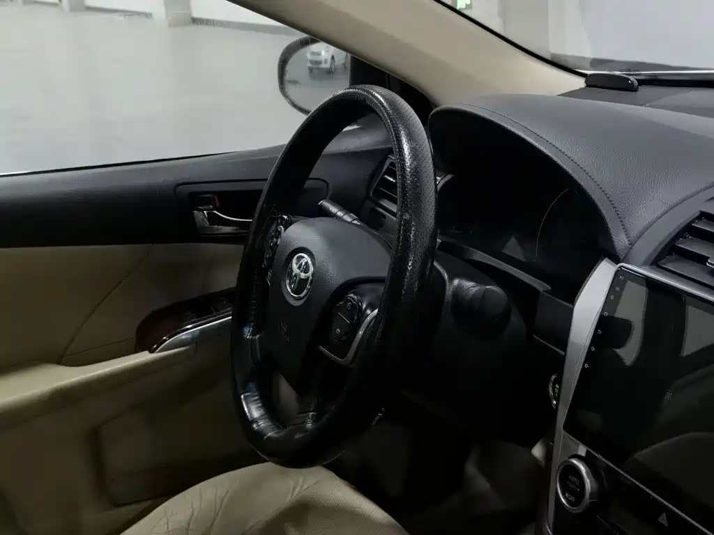 Photo 22 - Toyota Camry