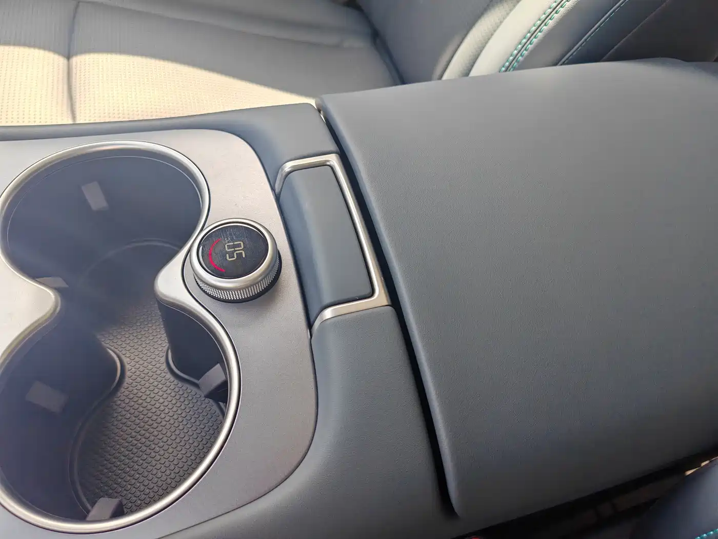 BYD Hai Shi 07 DM-i 2025 150 Pilot+ Edition фото 24