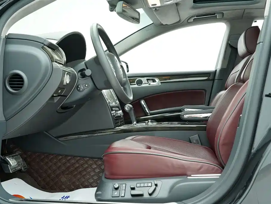 Volkswagen Phaeton 2011 4.2L V8 4-seat Extended Individual Edition фото 8