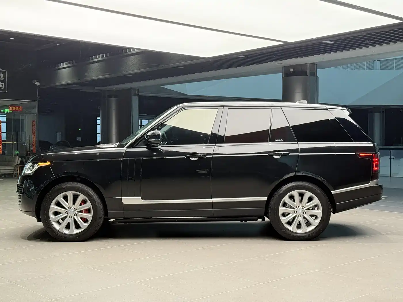 Land Rover Range Rover 2017 3.0 SC V6 Vogue фото 3