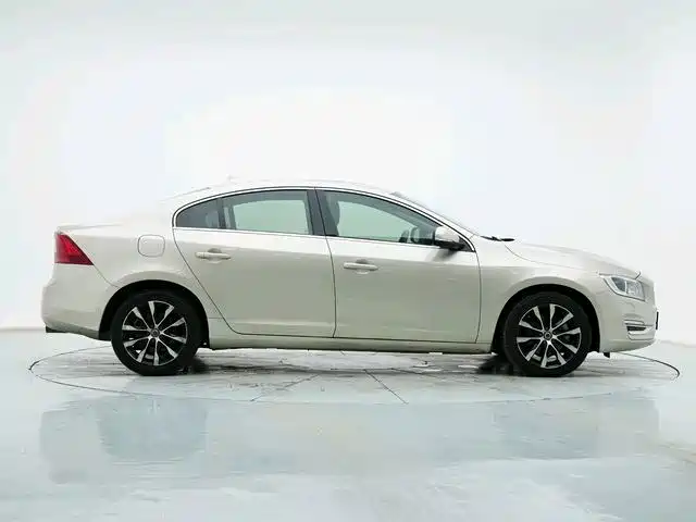 Фото 8 - Volvo S60