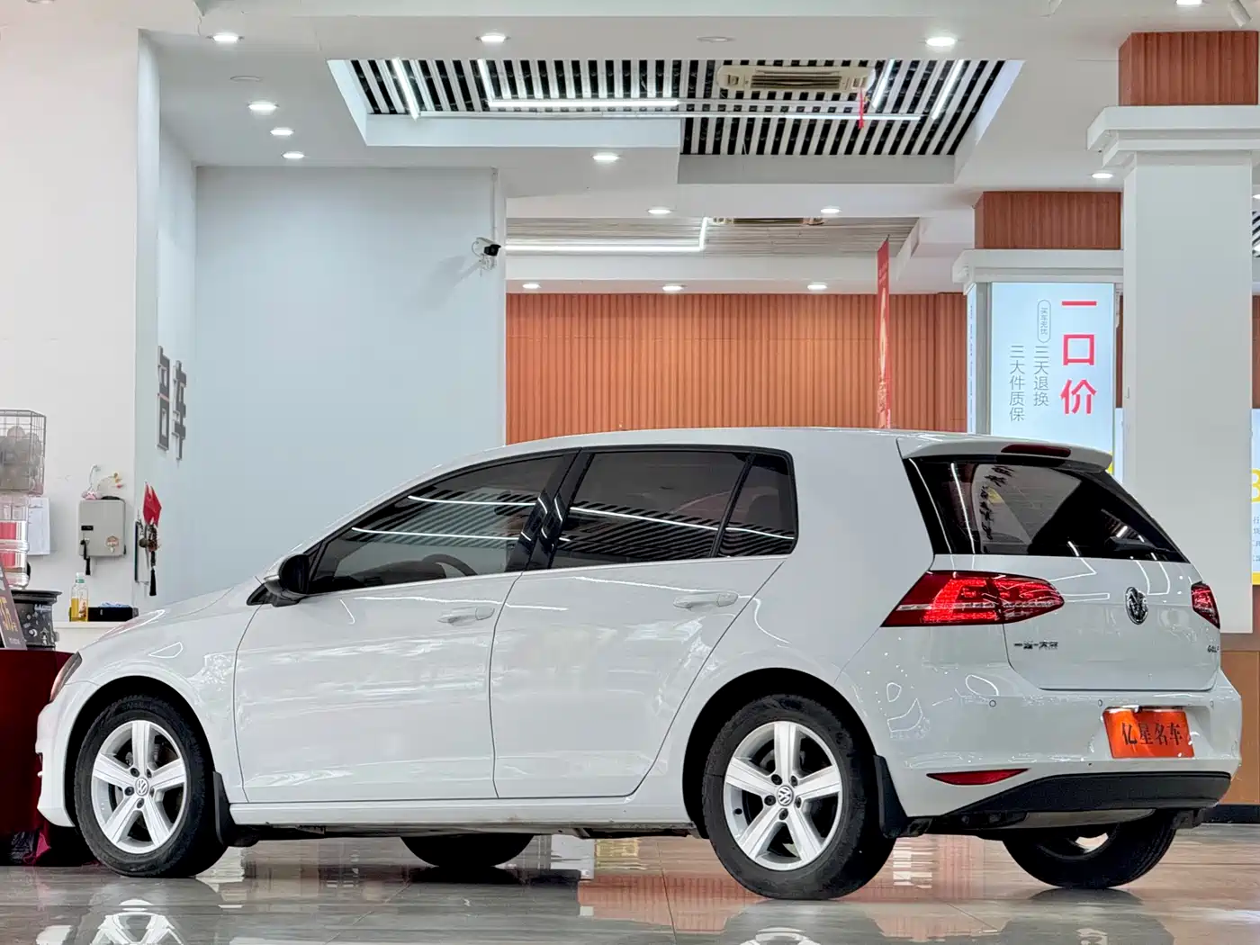 Volkswagen Golf 2016 1.6L Automatic Comfort фото 5
