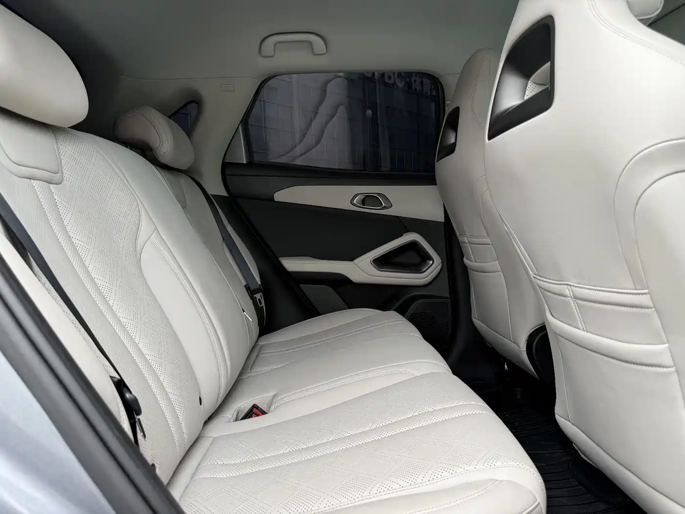 BYD Yuan UP 2024 401KM Leading Edition фото 14