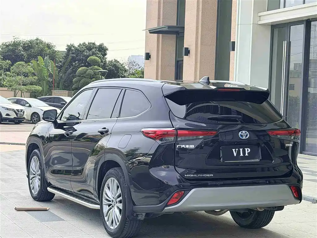 Toyota Highlander 2023 2.5L Smart Hybrid Dual Engine FWD Premium 7-Seater фото 8
