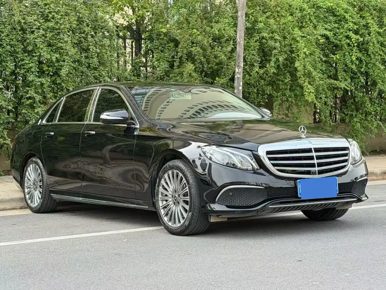 Mercedes-Benz E-Class 2020 E 300 L Luxury Model фото 3