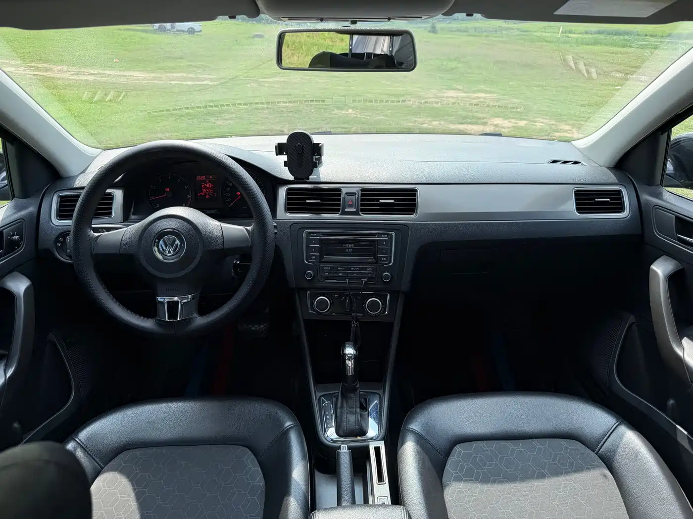 Volkswagen Santana 2016 1.6L Automatic Comfort Edition фото 5