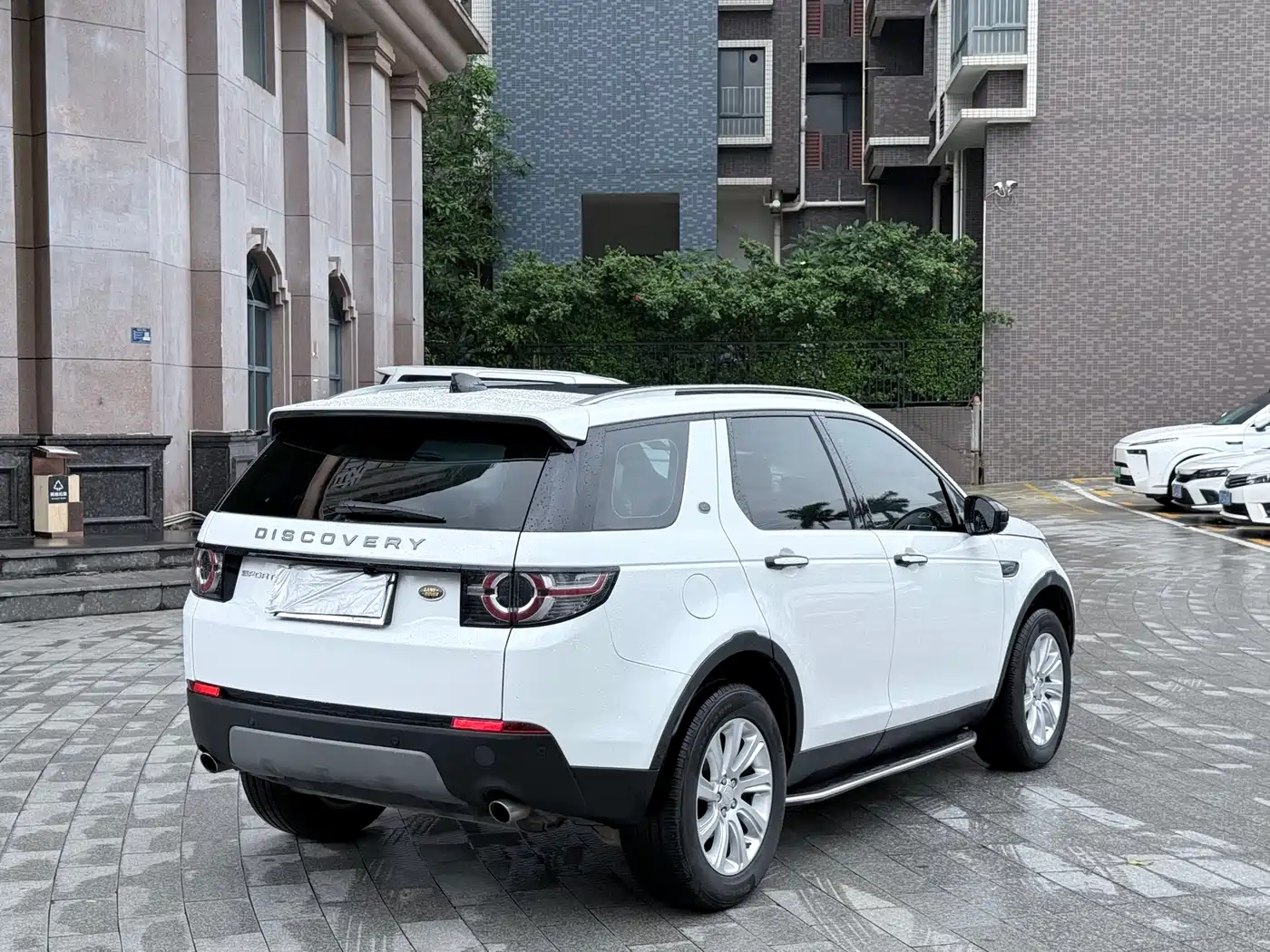 Land Rover Discovery Sport 2018 240PS SE Edition фото 9