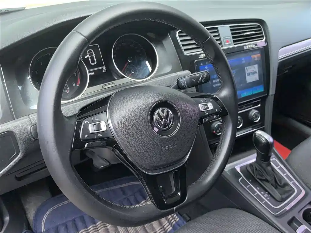 Volkswagen Golf 2018 1.6L Automatic Comfort фото 3