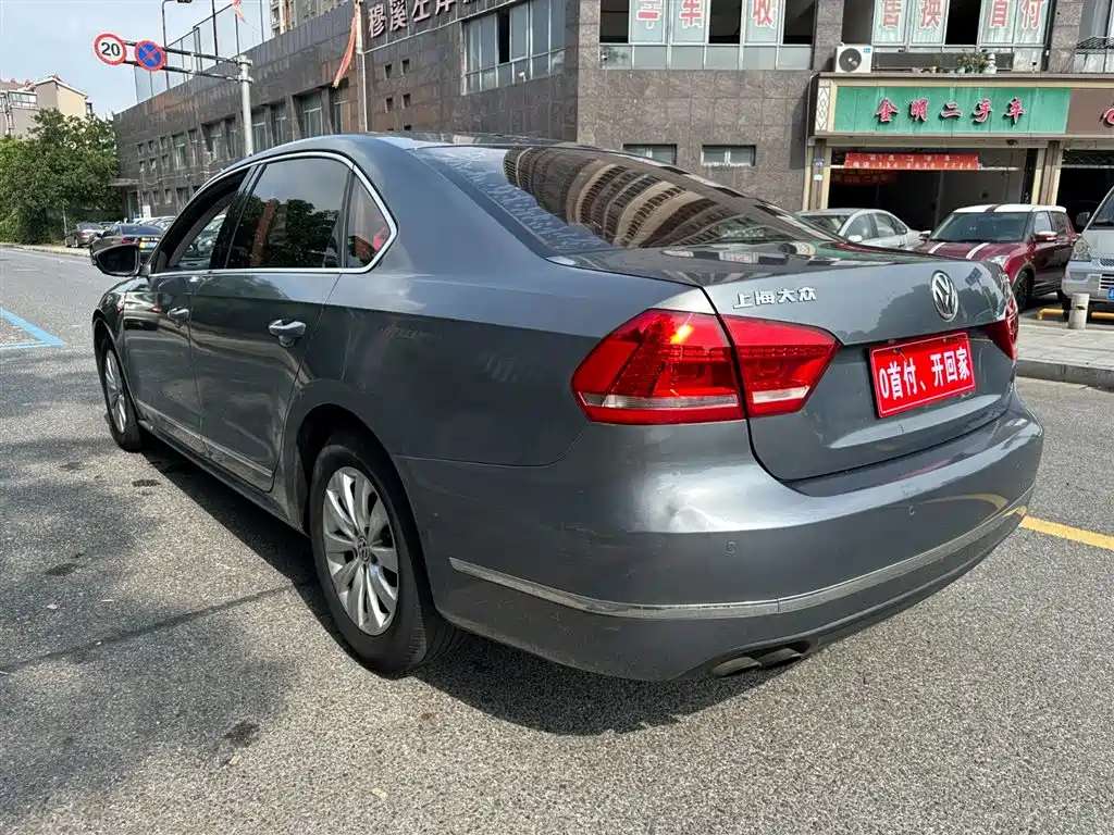 Volkswagen Passat 2011 1.4TSI DSG Prestige Edition фото 7