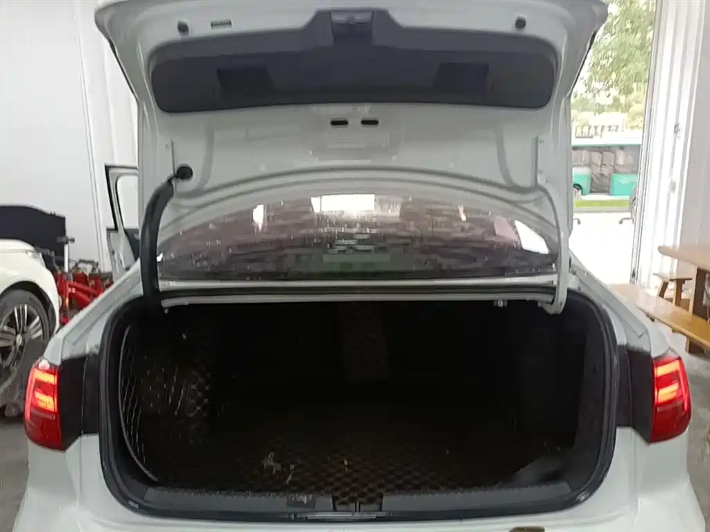 Volkswagen Sagitar 2017 180TSI Auto Exclusive Edition фото 19