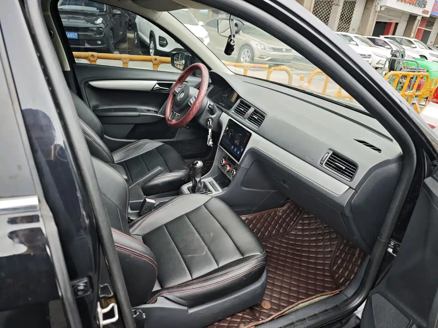 Volkswagen Lavida 2013 Facelift Classic 1.6L Manual Trend фото 10