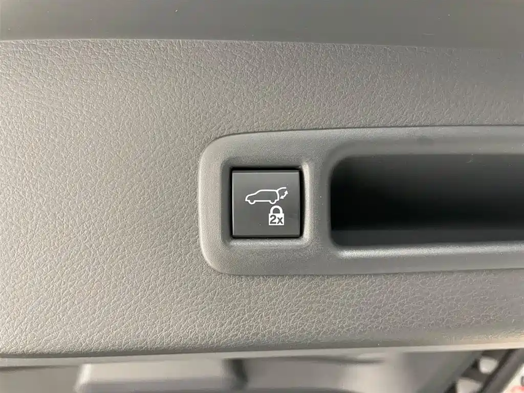 Toyota Granvia 2023 2.5L Hybrid Prestige PLUS Edition фото 29
